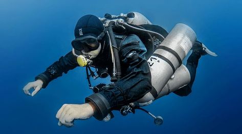 Technical diving is a more advanced form of diving than recreational diving. In technical diving, you usually spend more time underwater and need more than one breathing gas. In recreational diving, you used normal air for breathing, the same as on the surface. Technical Diving, Diving Course, Cave Diving, Diving Center, Diving Equipment, Open Water, Gas Tanks, Snorkeling, Diver