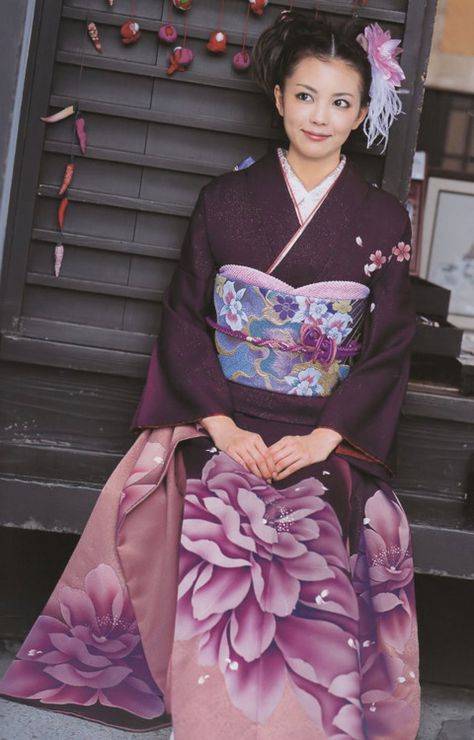 The Kimono Gallery, Japanese Traditional Clothes, Kimono Gallery, Furisode Kimono, Winter Kimono, Cute Kimonos, Japan Image, Kimono Japan, Traditional Japanese Kimono