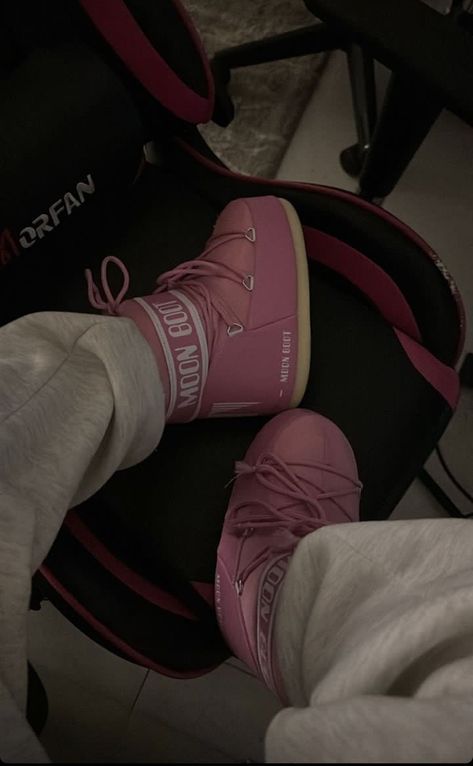 Mix Baby Girl, Pretty Shoes Sneakers, Baby Bling, Moon Boot, Pink Girly Things, Cute Nikes, Balenciaga Shoes, Moon Boots, Birthday List