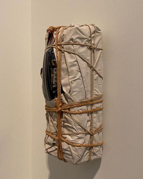 SculpTourFavs on Instagram: "SculpTour 2022 Christo Wrapped Payphone (1988) Payphone from New York City (steel), wrapped in sackcloth and transparent polyethylene with rope and twine Exhibition: “CHRISTO UND JEANNE-CLAUDE - Paris. New York. Grenzenlos” (until Jan 22, 2023) Museum Kunstpalast, Düsseldorf, Germany Photo SculpTourFavs © Christo #christo #kunstpalast #ehrenhof #artinnrw #artinduesseldorf #contemporaryartmuseum #artmuseum #contemporaryart #contemporaryartexhibition #abstractart #mod Christo And Jeanne Claude, Jeanne Claude, Contemporary Sculpture, Art Exhibition, Sculptor, Art Museum, Twine, Sculpture Art, York City