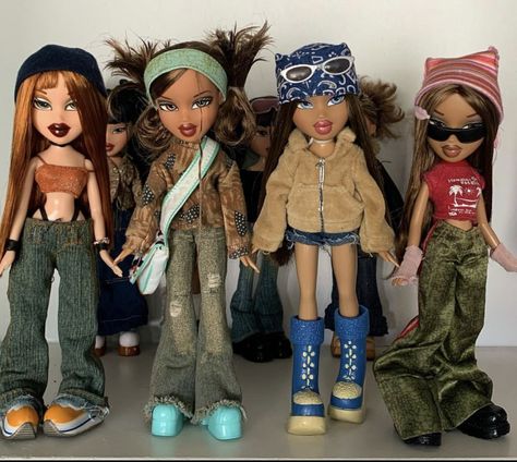 Bratz Doll Outfits Cargo Pants, Bratz Costumes Halloween, Bratz Dolls Y2k, Bratz Clothes Patterns, Deltopia Outfit Aesthetic, Bratz Doll Restyle, Bratz Dolls Outfit, Iconic Bratz Outfits, Bratz Summer Outfits