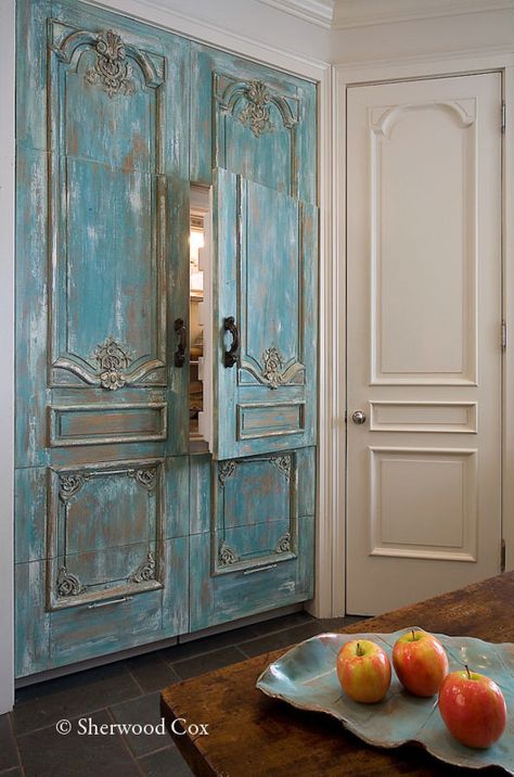 Editorial Shots by Sherwood Cox, via Behance Hidden Refrigerator, Paneled Refrigerator, Integrated Refrigerator, Fridge Design, Muebles Shabby Chic, Spanish Decor, Mexican Theme, Doors Repurposed, Vintage Doors