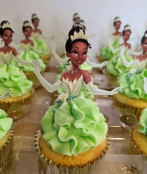 Princess And The Frog Birthday Party Cake, Tiana Princess Birthday Party, Princess Tiana Tea Party, Princess Tiana Birthday Party Cake, Princess Tiana Treats, Princess In The Frog Birthday Party, Baby Princess Tiana Birthday Party, Princess Tiana Cupcakes, Princess Tiana Food Ideas