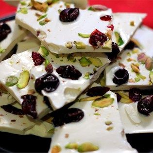 Cherry-Pistachio Bark I "Great for gift giving or eating yourself! These were very easy to make with no problems whatsoever." Pistachio Bark, Cranberry Pistachio Biscotti, Cranberry Butter, Desserts With Few Ingredients, Walnut Fudge, White Chocolate Bark, Chocolate Bark Recipe, Cherry Bark, Cranberry Pistachio