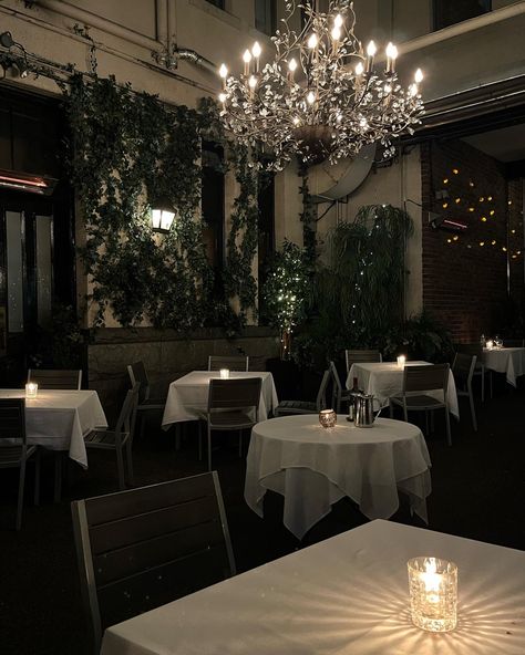 Romantic Restaurant Date, Romantic Restaurant Aesthetic, Bougie Restaurant, Jazz Restaurant, Candle Lit Table, Romantic Restaurant, Aesthetic City, Restaurant Lighting, Candle Light Dinner