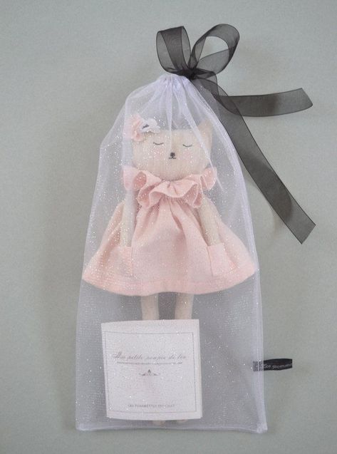 Doll Packaging, Diy Rag Dolls, Baby Diy Projects, Bunny Soft Toy, Cloth Dolls Handmade, Diy Bebe, Rag Dolls Handmade, Fabric Toys, Art Dolls Handmade