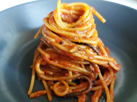 Killer spaghetti (spaghetti all'assassina) - original pasta recipe from Bari Killer Spaghetti, Spaghetti Tomato Sauce, Lemon Pasta Recipes, Lobster Dinner, Pasta Alla Norma, Spaghetti Recipe, Lemon Pasta, Vegetarian Pasta, Healthier Eating