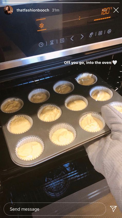 Cupcake Instagram Story Ideas, Baking Aesthetic Cupcakes, Baking Stories Instagram, Cupcake Snapchat Story, Baking Captions For Instagram Story, Baking Ig Story Ideas, Cupcake Captions Instagram, Cupcake Instagram Story, Baking Snapchat Stories