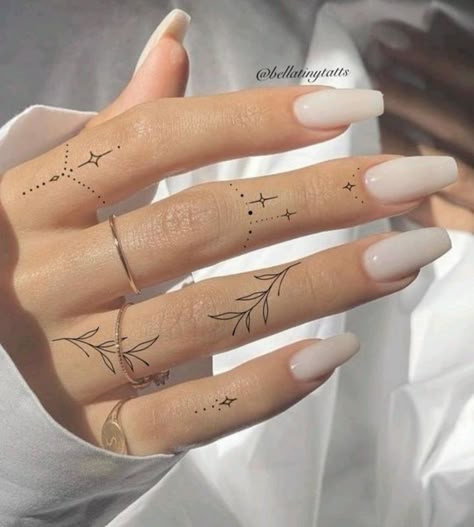 Small Finger Hand Tattoos, Butterfly Feminine Tattoo, Feminine Sleeve Tattoos For Women, Simple Hand And Finger Tattoos, Finger Tattoos Stars And Moon, Long Finger Tattoo, Hand Sleeve Tattoo Women, Hand Tattoos Feminine, Minimalist Tattoo On Hand