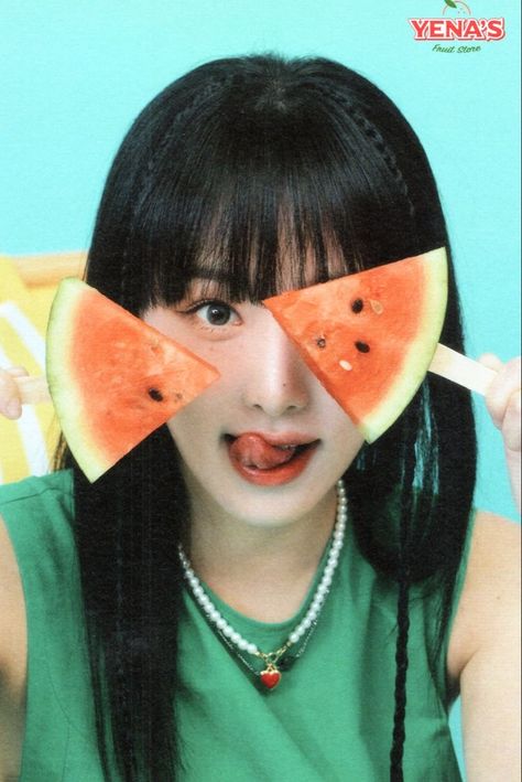 Kpop Reference Photos, Yena Soloist, Fruit Store, Photo Manga, People Aesthetic, Choi Yena, Face Drawing Reference, Human Reference, Human Poses Reference