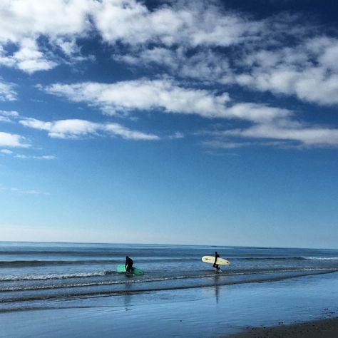 Jenness Beach, Rye, NH. #surf #nhsurf #newenglandsurf #eastcoast #newengland #seacoast #ryenh #ryebeach #jennessbeach #nh #newhampshire #coastalliving Rye Beach, Coastal Living, Rye, Places Around The World, New Hampshire, Summer 2024, East Coast, Hampshire, New England