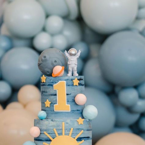 Sun Cake, 1st Bday Cake, Baby Birthday Decorations, Boys 1st Birthday Party Ideas, First Trip Around The Sun, One Year Birthday, Space Birthday Party, Amazing Friends, Space Birthday