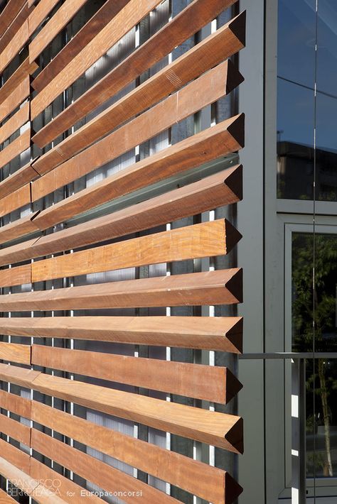 Galdakao, Spain Colegio Gandasegi LUIS MARÍA URIARTE Fasad Design, House Fence, Wood Facade, Timber Screens, Wood Screens, Wood Architecture, Zakopane, Sopot, Exterior Cladding