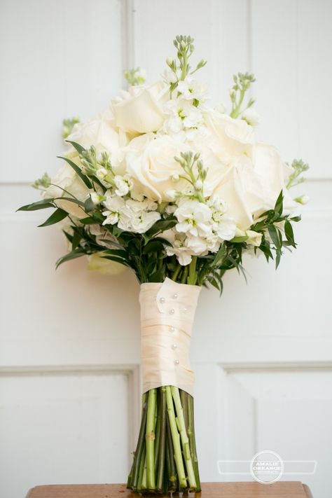 If you can’t decide which color is right for your bouquet, maybe the answer is no color at all! Hand Bouquet, White Wedding Bouquets, White Bouquet, Elegant Flowers, Bride Bouquets, Bridal Flowers, Trendy Wedding, Bridesmaid Bouquet, White Roses