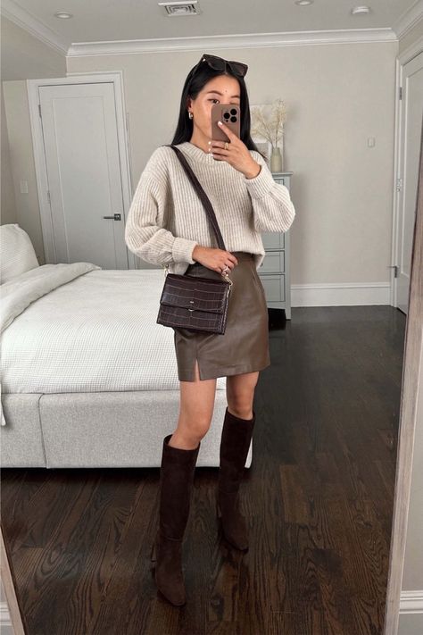 Cozy chic petite winter style ideas Petite Fall Outfits, Streetwear Fashion Winter, Suede Boots Outfit, Tall Boots Outfit, Brown Boots Outfit, Straight Jeans Outfit, Fashion Outfits Casual, Brown Leather Skirt, High Boots Outfit