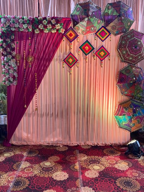 This 4’8 size stands for any beautiful occasion with umbrella, more decor items Haldi Decoration With Umbrella, Haldi Umbrella Decor, Selfie Point Decoration, Selfie Point Decoration Wedding, Selfie Point Ideas, Selfie Decoration, Umbrella Backdrop, Mehendi Backdrop, Sangeet Backdrop