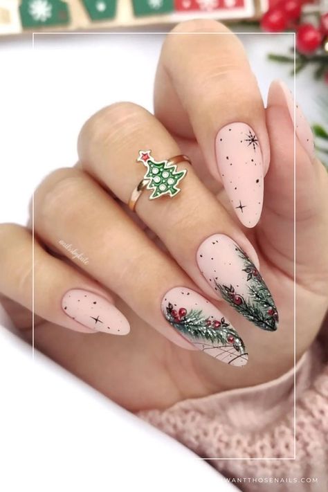 Xmas Nail Designs, Classy Nail Art Ideas, Nail Art Noel, Christmas Nails Diy, Festive Nail Designs, New Years Nail Art, New Years Nail Designs, New Years Eve Nails, Festive Nail Art