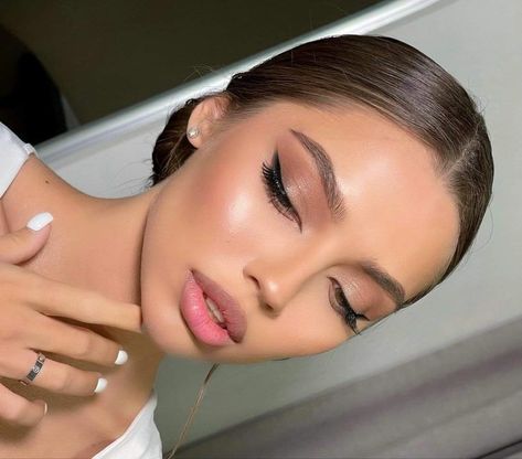 Make Up Boda, Soft Make Up, Red Lipstick Makeup Looks, Soft Make-up, Evening Eye Makeup, Natural Summer Makeup, Elegantes Makeup, Natural Prom Makeup, Prom Eye Makeup