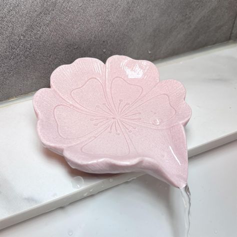 PRICES MAY VARY. 【Keep Soap Dry】The ingenious design allows the flower-shaped soap dish to self-drain and keep the soap dry. It's easy drainage without pallet.It doesn't take too much space. The soap holder will create unique home decoration. 【High Quality Material】Soap holder is made of resin high quality material, solid and easy to clean. The solid packaging ensures that the soap box will not be broken and is perfect as a gift. 【Multiple Use】HINUGO bar soap saver is versatile and practical, bl Air Dry Clay Bathroom Decor, Flower Jewelry Dish, Diy Clay Soap Dish, Soap Holder Ceramic, Air Dry Clay Earring Holder, Ceramic Soap Holder, Soap Dish Diy, Diy Soap Holder, Clay Soap Dish