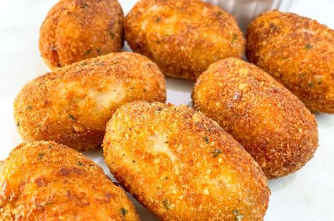 Chicken & Potato Croquettes Chicken Potato Nuggets, Chicken Potato Patties, Chicken Potato Croquettes, Chicken Nibbles Recipe, Chicken Nuggets With Potato, Homesteading Cooking, Potato Croquettes Recipe, Best Crispy Chicken, Croquette Recipe