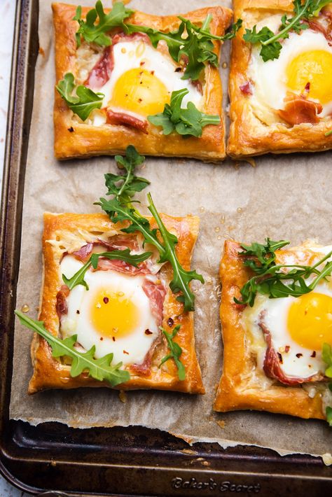 Egg In Puff Pastry, Puff Pastry And Egg Recipes, Brunch Ideas Puff Pastry, Cute Brunch Recipes, Brunch Bake Recipes, Puff Pastry Croque Madame, Elevated Breakfast Ideas, Puff Pastry Egg Tart, Puff Pastry Egg Breakfast