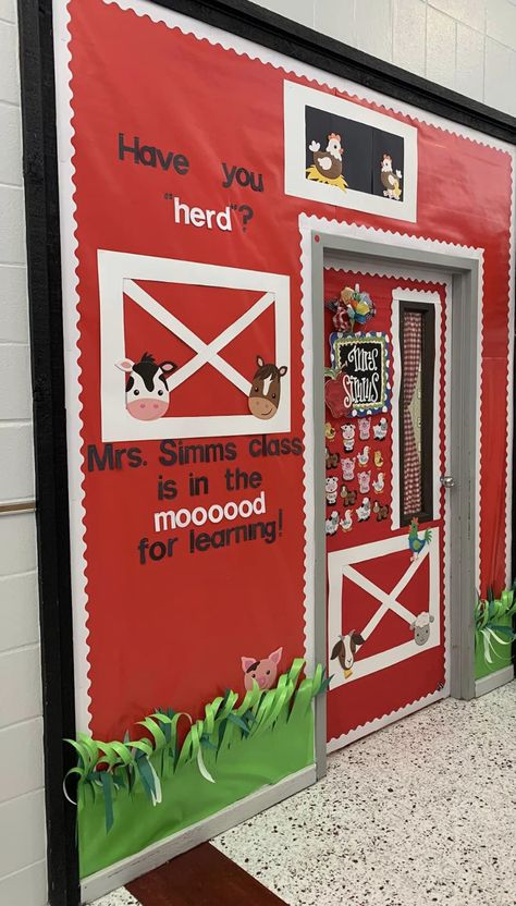 Tree Farm Door Decorations, Farm Theme Preschool Classroom Decor, Farm Classroom, Farm Room, Farm Theme Preschool, Farm Door, Hallway Displays, Preschool Classroom Decor, Christmas Farm