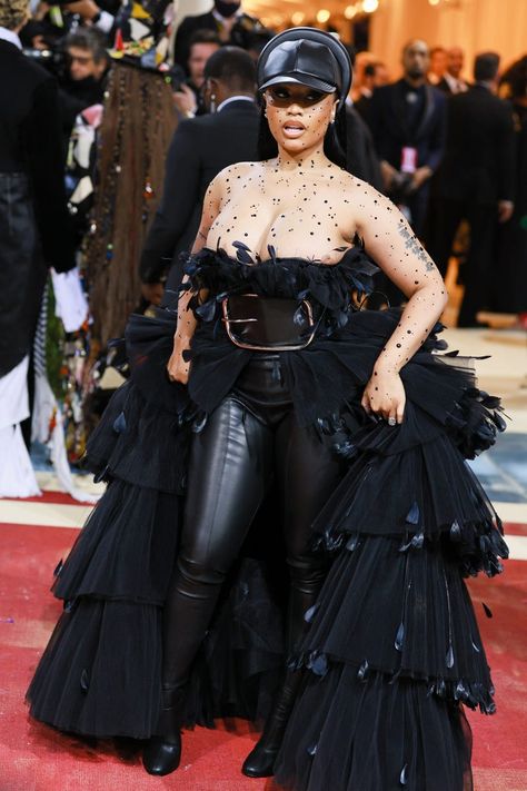 Met Gala 2022: All the Looks Celebrities Wore on the Red Carpet Blake Lively Met Gala, White Bow Tie, All Black Looks, Entertainment Tonight, Black Gown, Blake Lively, Red Carpet Looks, Lady And Gentlemen, Nicki Minaj