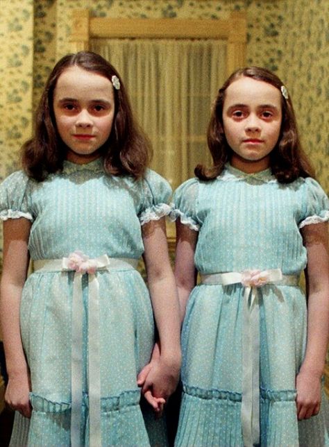 Hello Danny. Come and play with us. Come and play with us, Danny. Forever.                                                       The Grady Twins - The Shining Grady Twins Costume, Shining Twins Costume, The Shining Twins, Игрушки Funko Pop, Twin Costumes, Gif Terror, Great Halloween Costumes, Last Minute Costumes, Film Horror