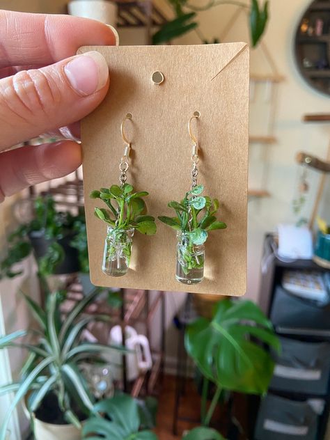 Plant Mom Gifts, Useful Resin Projects, Etsy Cute Stuff, Small Friend Gifts, Crochet Gift For Friends, Cute Earring Ideas, Things To Gift Your Best Friend, Houseplant Earrings, Cute Earrings Diy