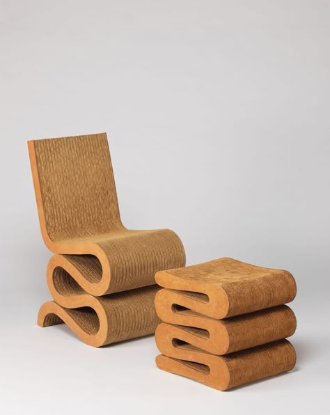 Frank Gehry "Wiggle", Easy Edge, USA, 1972 Wiggle Chair, Frank Gehry Furniture, Harvard Art Museum, Vintage Lounge Chair, Iconic Furniture, Art Museums, Frank Gehry, Low Stool, Vintage Chairs