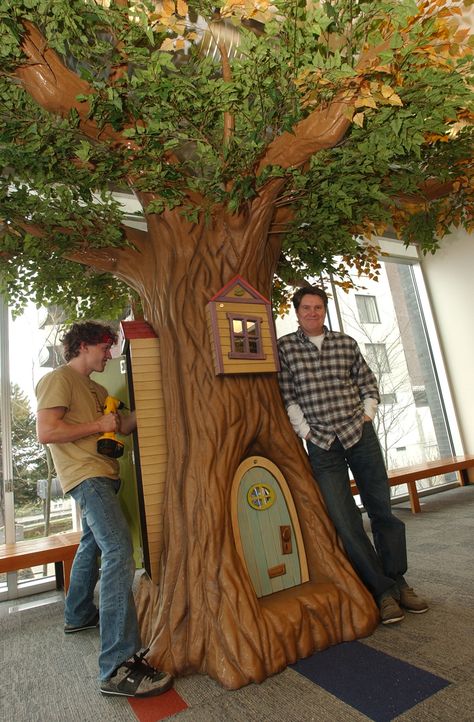 libreria en forma de arbol Vancouver Library, Classroom Tree, Reading Tree, Library Designs, Straight Line Designs, Indoor Tree, Dream Library, Tree Mural, Magic Treehouse