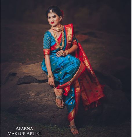 Marathi Sari Poses, Nauvari Photoshoot Poses, Photo Poses In Nauvari Saree, Marathi Sadi Pose, Lugda Photo Poses, Kashta Saree Poses, Navari Saree Poses, Nauvari Saree Poses, Marathi Saree Poses