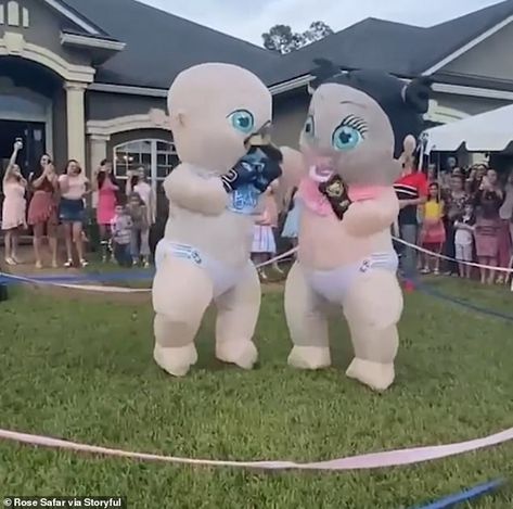 Two huge inflatable babies 'boxed' in Jacksonville, Florida, to reveal the gender of Rose ... Gender Reveal Ideas Funny, Funny Gender Reveal, Gender Reveal Box, Gender Reveal Unique, Boxing Match, Expecting A Baby, Giant Inflatable, Weird News, Baby Gender Reveal