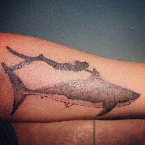 Get ready to dive into the world of shark tattoos and discover their unique symbolism and style. We invite you to learn more about their meaning, as well as choose a design that's right for you. Shark And Mermaid Tattoo, Freediving Tattoo, Diver Tattoo, Wood Tattoo, Tattoo Mermaid, Tattoo Sleeve Filler, Tattoo Expo, Shark Tattoo, Shark Tattoos