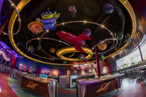 Pizza Planet Aesthetic, Alien Pizza Planet, Disneyland Restaurants, Restaurant Aesthetic, Crazy Golf, Pizza Planet, Cool Restaurant, Space Mountain, Vintage Restaurant