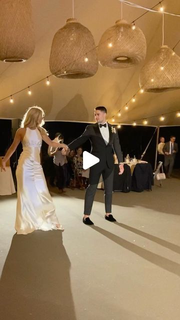 WeddingDance.net on Instagram: "Simply beautiful☺️ #firstdance #weddingdance #weddingdress #weddingweekend #wedding #groom #bride #couplegoals #dance #love #weddingtips #weddinginspo #weddinginspirations" Ballerina At Wedding, Love Story Dance, First Dance Moves, Bride And Groom Dance, Wedding Dances, Bride Groom Dancing, Bride And Groom First Dance, First Dance Wedding, Funky Wedding