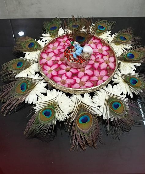 Krishna Jamanashtmi Decoration, Simple Janamastmi Decoration At Home, Mangala Gauri Decoration, Urli Decoration Ideas With Flowers, Janmastami Decorations At Home Jhula, Janmashtami Flower Decoration, Janmashtami Thali Decoration, Janamashtmi Decoration Ideas For Mandir, Janmashtami Decoration Ideas Home Krishna Diy