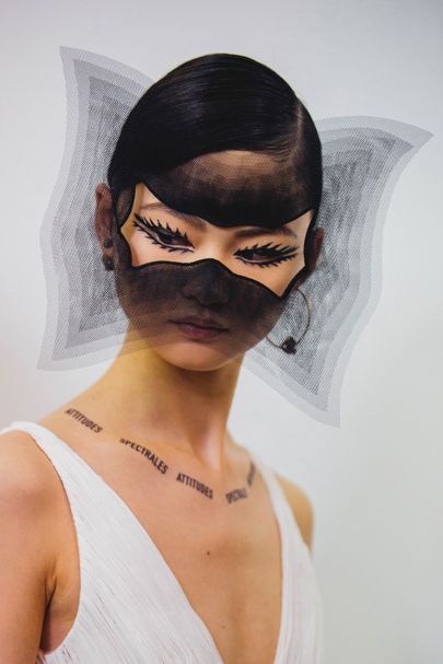 . High Fashion Trends, Haute Couture Paris, Trendy Face Masks, Dior Makeup, Christian Dior Couture, Fashion Mask, Trendy Makeup, Dior Couture, Make Up Looks