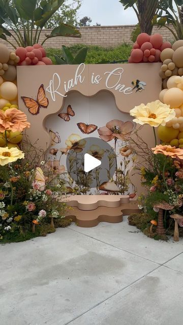 Stay Golden Designs on Instagram: "This fairy garden theme was such a fun one to design. Our client showed us her invite for color reference and we took it from there! Muted tones of yellow, brown, and burnt orange were front and center! Sourcing products for this party was such a treat! We found the cutest mushroom in different textures, which went amazingly with @lovestruckblooms gorgeous florals! Each and every one of our vendors came through in the perfect way, creating such a beautiful moment for the birthday girl!   Happy first Birthday Riah!   Planning + Design: @stay.goldendesign  Florals: @lovestruckblooms  Backdrop: @thejoyhaven  Balloons: @gabysballoons_  Large Florals: @backdropsandfleurs  Graphic Design + Signage: @glamsignia" Earthy Party Theme, Boho Bday Party Ideas, Fairy Garden First Birthday Party, Fairy Party Backdrop, Fairy Garden Theme, Enchanted Birthday, Fairy Garden Birthday Party, Happy First Birthday, Garden Party Birthday