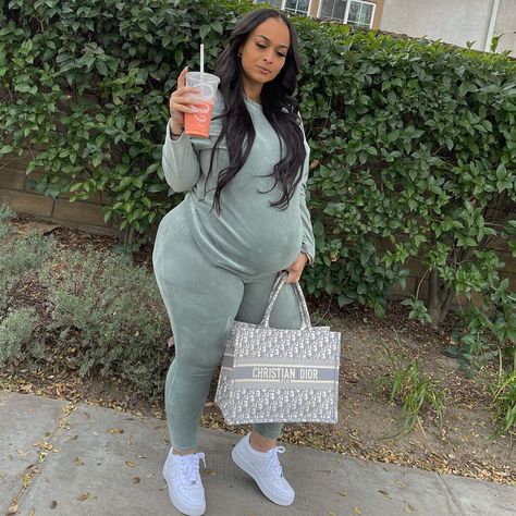 B.Lauren on Instagram: “My whole pregnancy @fashionnova been keepin me comfy . Fashionnovapartner” Baddie Pregnancy Outfits, Elegant Maternity Dresses, Fall Maternity Outfits, Cute Pregnancy Pictures, Maternity Work Clothes, Trendy Maternity Outfits, Beautiful Pregnancy, Preggo Fashion, Pretty Pregnant