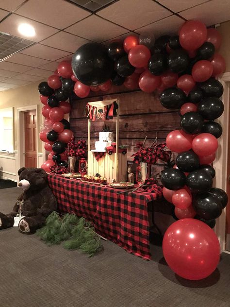 Lumberjack 1st Birthday Party, Lumberjack Balloon Garland, Lumberjack Balloon Ideas, Lumberjack First Birthday Decoration, Buffalo Plaid Party Ideas, Buffalo Plaid Balloon Arch, Wild One Winter Birthday, Lumberjack Balloon Arch, Buffalo Plaid Wedding Ideas