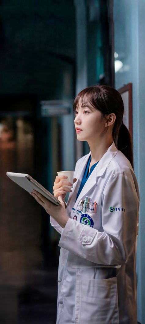 Lee Sung Kyung Dr Romantic, Doctor Wallpaper Medical, Lee Sung Kyung Doctors, Lee Sung Kyung Wallpaper, Doctor Kdrama, Doctor Wallpaper, Doctor Romantic, Doctor Aesthetic, Dr Romantic