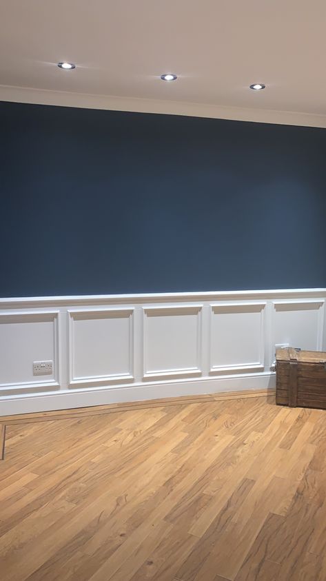 Light Panelling Dark Walls, Navy Wall Molding, Navy Blue Office Walls, Blue Wall Panelling, Cream Bedroom Walls, Blue Wainscoting, Pola Cat Dinding, Blue Bedroom Walls, Dining Room Wainscoting