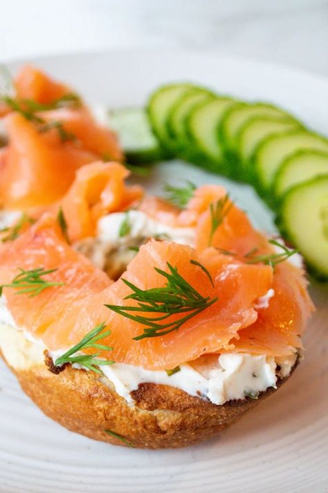 Lox Bagel Recipe, Smoked Salmon Croissant, Kite Hill Cream Cheese, Cafe Meals, Salmon Cream Cheese Bagel, Bagel Ideas, Gourmet Brunch, Lent Food, Bagel Sandwich Recipes