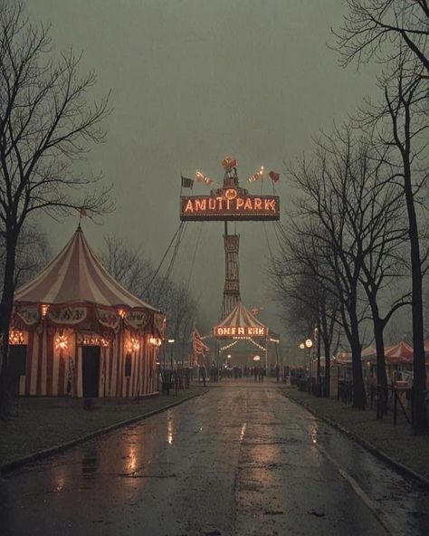 80s Amusement Park, Scary Circus Aesthetic, Circus Aesthetic Dark, Escape The Night Aesthetic, Horror Circus Aesthetic, Creepy Theater, Vintage Carnival Aesthetic, Funhouse Aesthetic, The Night Circus Aesthetic