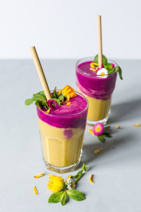 Galaxy Smoothie, Dragon Fruit Smoothie, Smoothie Bar, Dessert Aux Fruits, Idee Pasto Sano, Smoothie Drinks, Fruit Smoothies, Cafe Food, Dragon Fruit