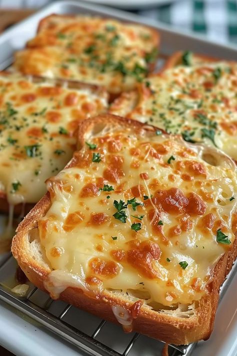 Cheesy Texas Toast Texas Toast With Cheese, Cheesy Texas Toast, Texas Toast Grilled Cheese, Cheesy Toast, Southern Appetizers, Buttered Bread, Cheese Toast Recipe, Mexican Cookies, Au Gratin Potato Recipes