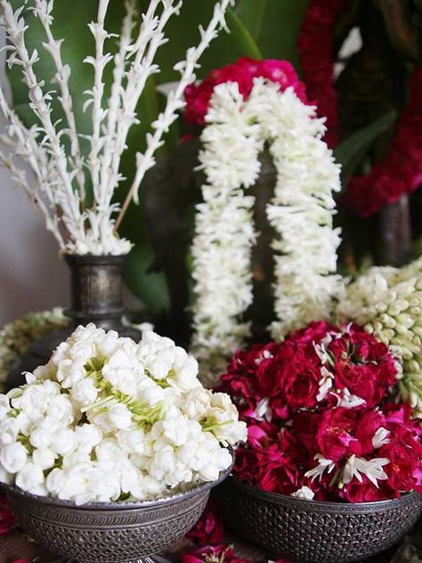 Rohit Bal's guide to floral arrangements | Architectural Digest India Jasmine Flower Arrangement, Thai Wedding Decor, Jasmine Flower Decoration, Indian Floral Decor, Puja Decoration, Puppy Flowers, Rose Floral Arrangements, Temple Decor, Traditional Roses