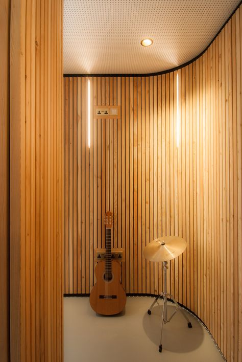 Timber battens cover the curved walls in the Music Therapy Centre. Recording Booth Design, Music Practice Room, Music Conservatory, Regenerative Design, Acoustic Baffles, Music Room Design, Recording Booth, Music Space, Band Room