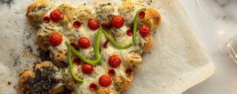 Christmas Tree Pizza by Ree Drummond Christmas Tree Pizza, Basil Bread, Pioneer Woman Ree Drummond, Ree Drummond, Incredible Recipes, Pizza Recipe, Shredded Mozzarella, Bread Dough, Pioneer Woman